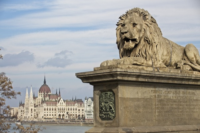 I Leoni del Ponte delle Catene: un’icona da visitare durante il tuo viaggio a Budapest